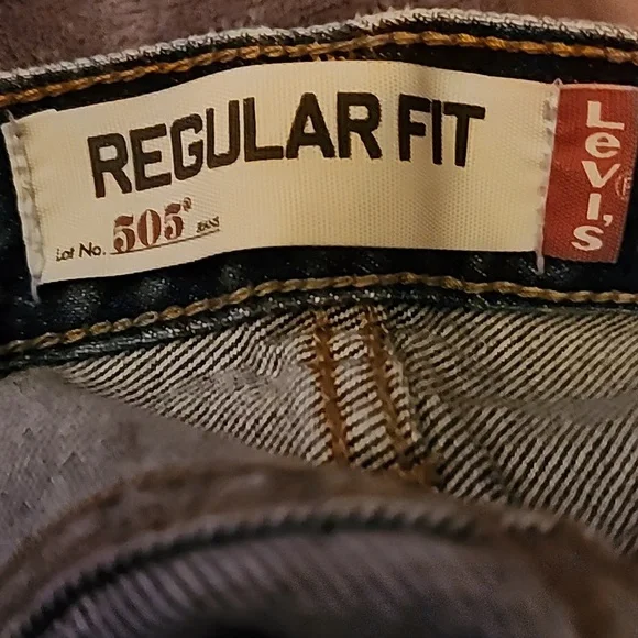 Levi's Classic Straight Blue Jeans - Picture 2 of 6